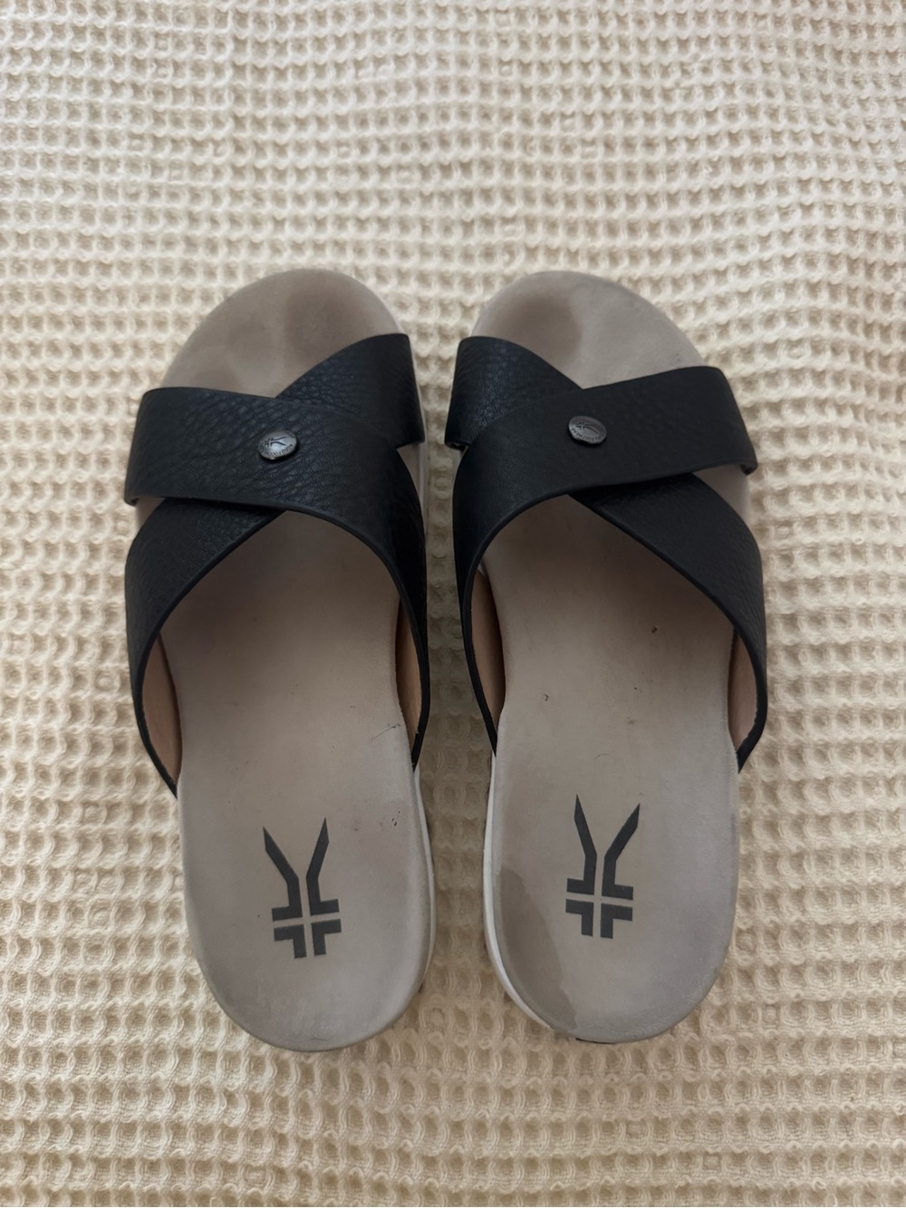 KURU Black Cross-Band Slide Sandals